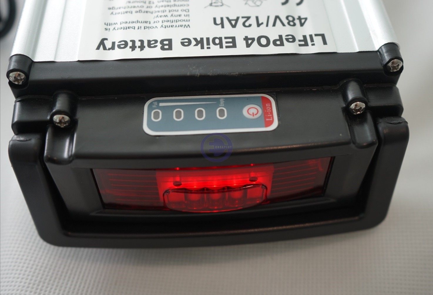 Układ zasilania LIFePO4 48V 12Ah na bagażnik, stan naładowania baterii